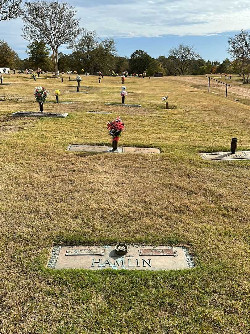 Doris Hamlin's grave. Photo 2