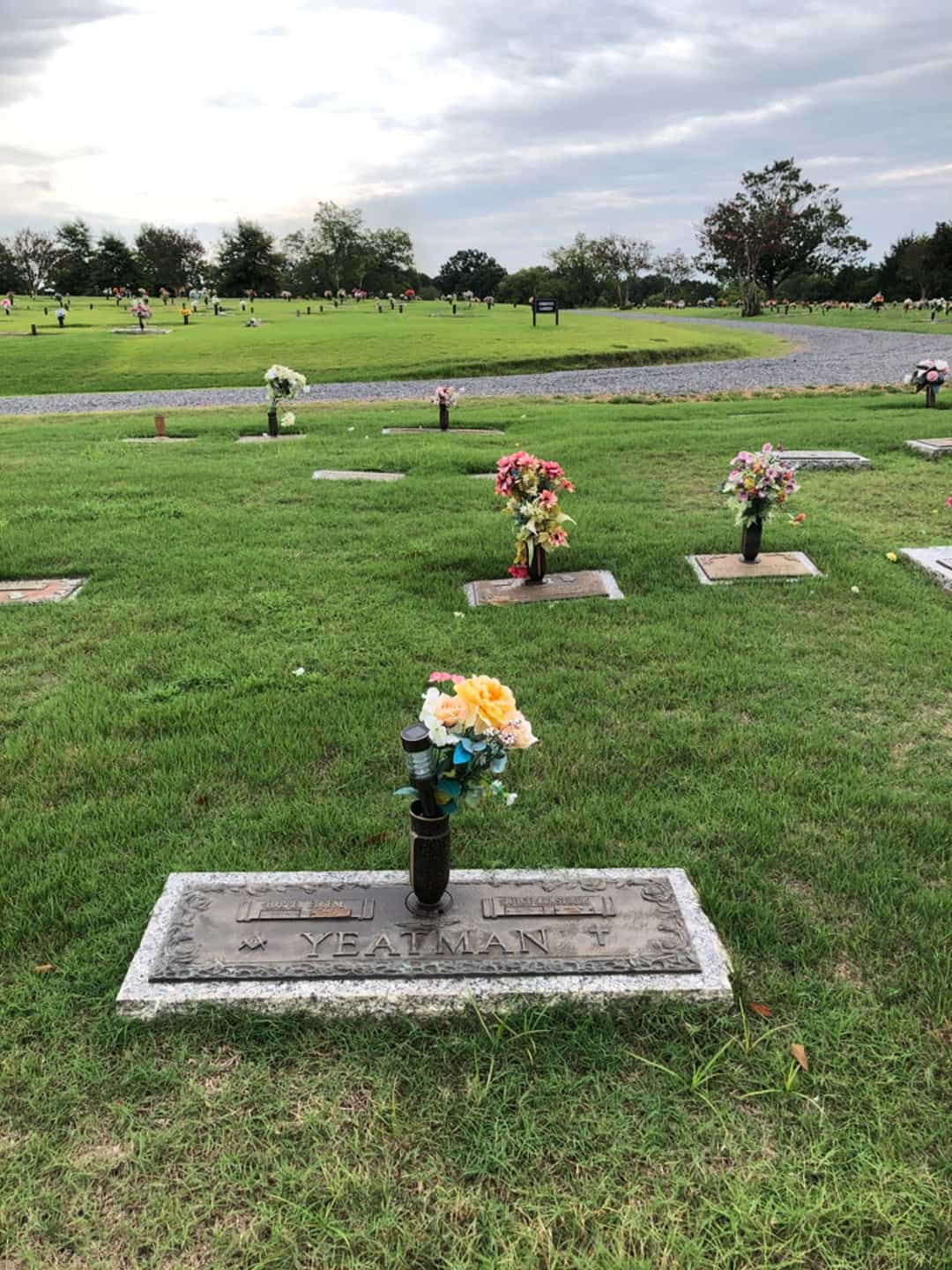 Harrel Eugene Yeatman's grave. Photo 3