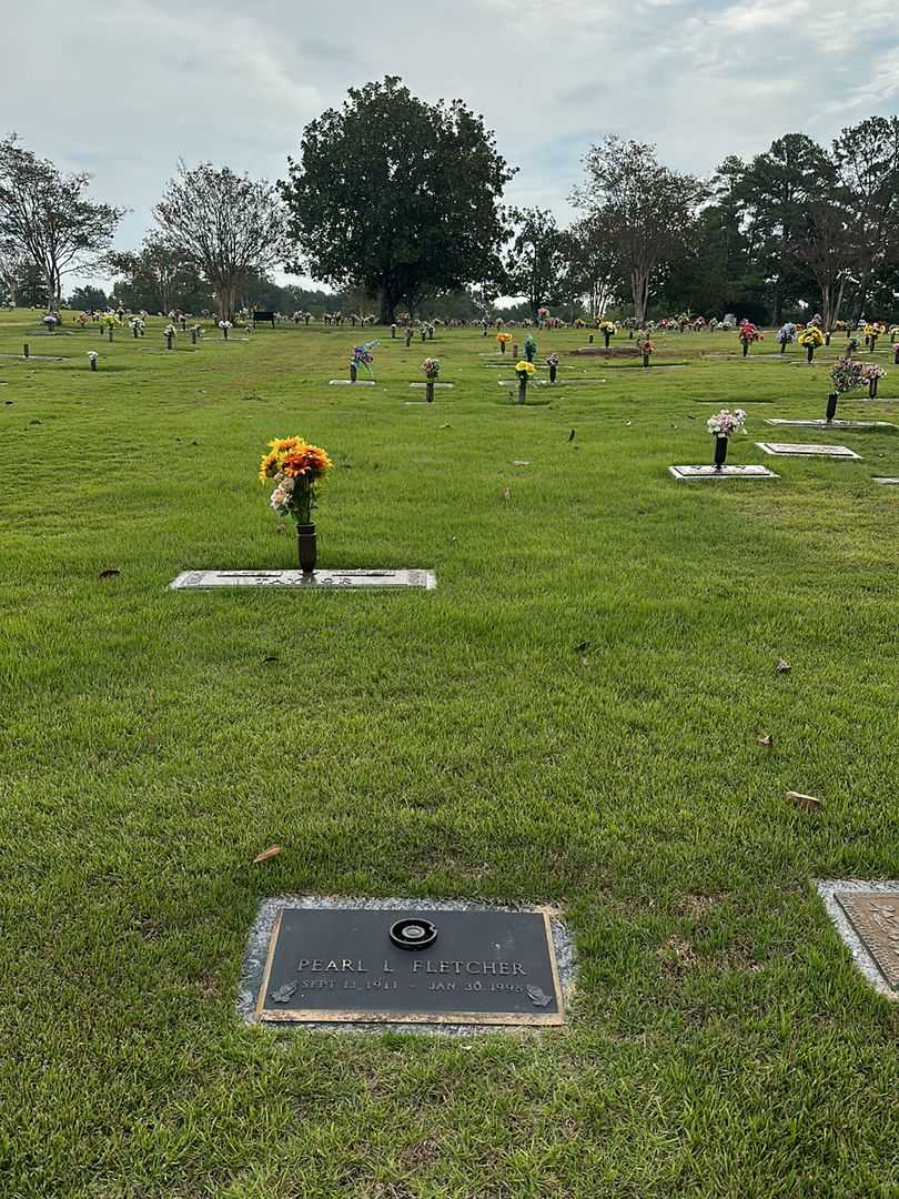 Pearl L. Fletcher's grave. Photo 2