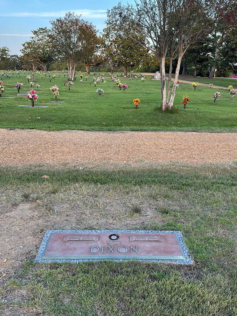 Bonnie Hall Dixon's grave. Photo 2