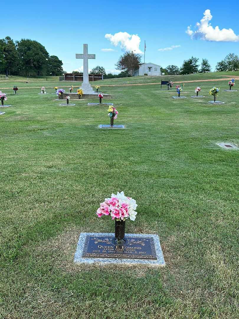 Queen Ester Edmond's grave. Photo 2