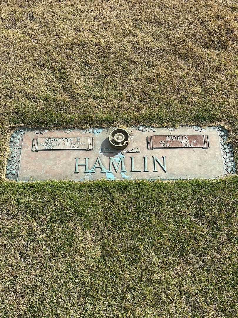 Doris Hamlin's grave. Photo 1