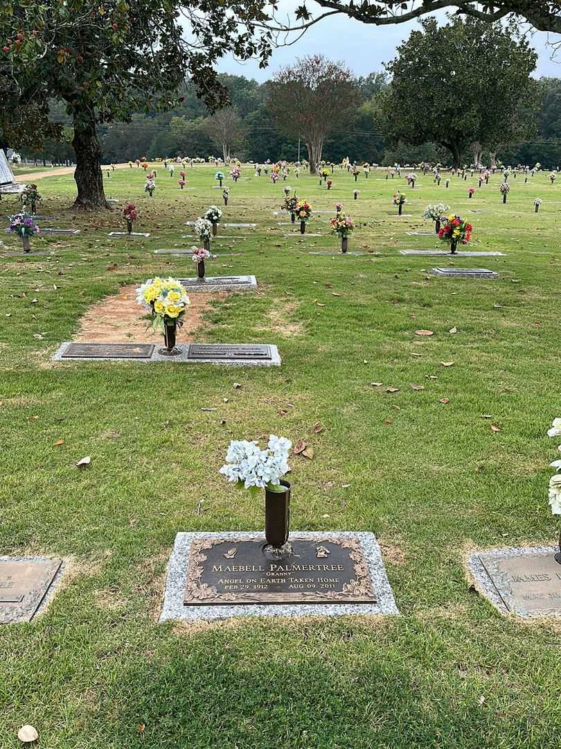 Maebell "Granny" Palmertree's grave. Photo 2