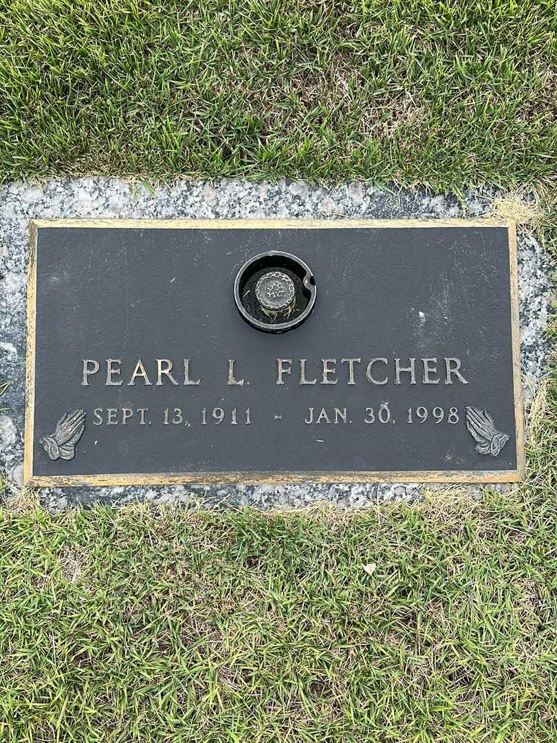 Pearl L. Fletcher's grave. Photo 1