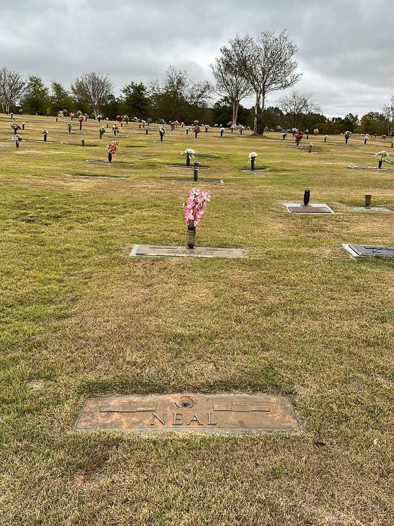 Grace W. Neal's grave. Photo 2