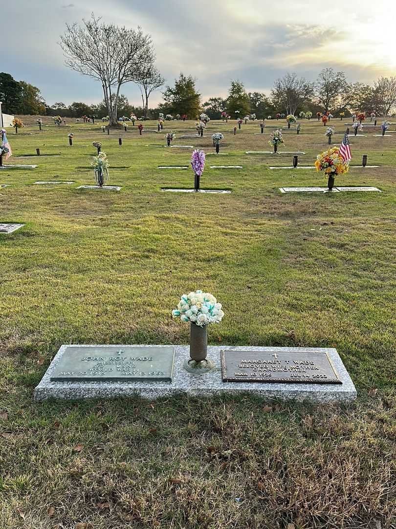 Margaret T. Wade's grave. Photo 2
