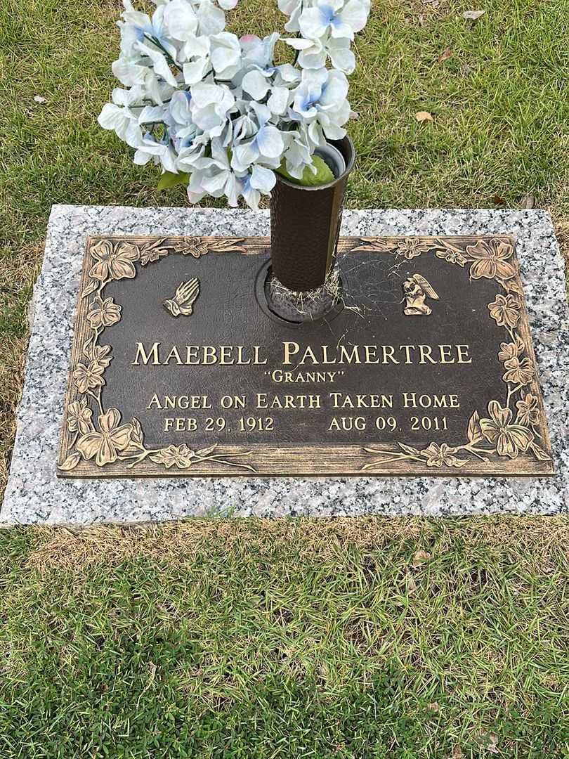 Maebell "Granny" Palmertree's grave. Photo 1