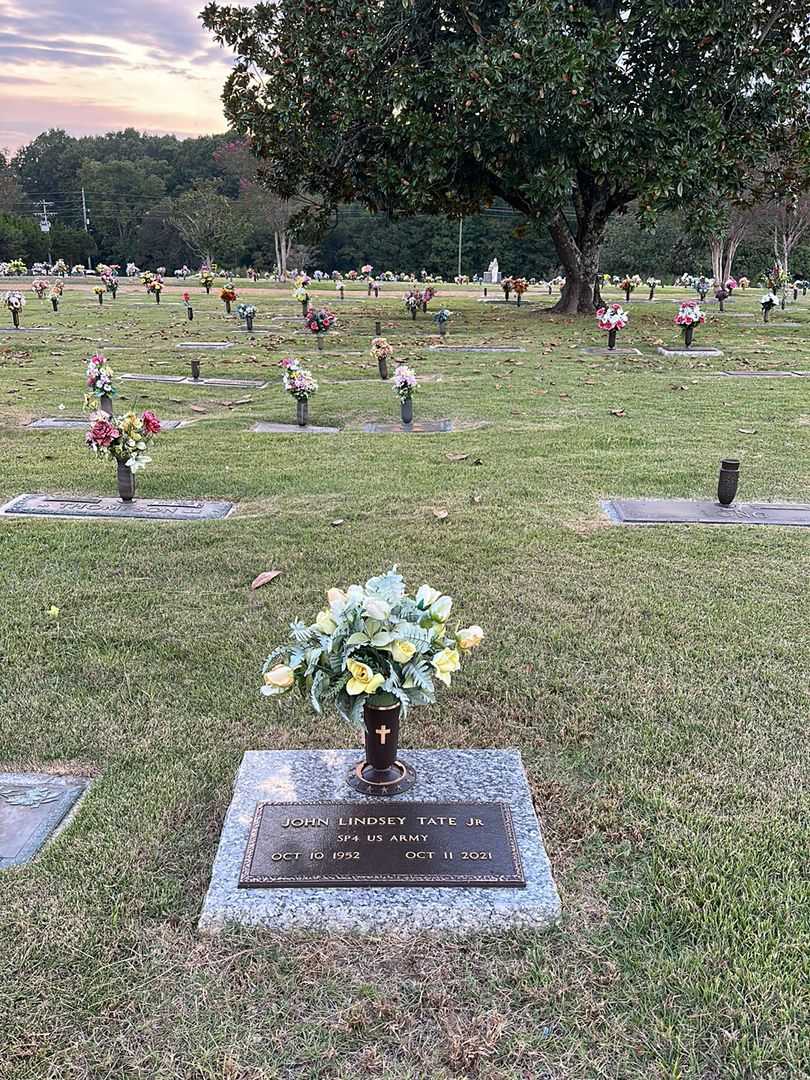 John Lindsey Tate Junior's grave. Photo 2