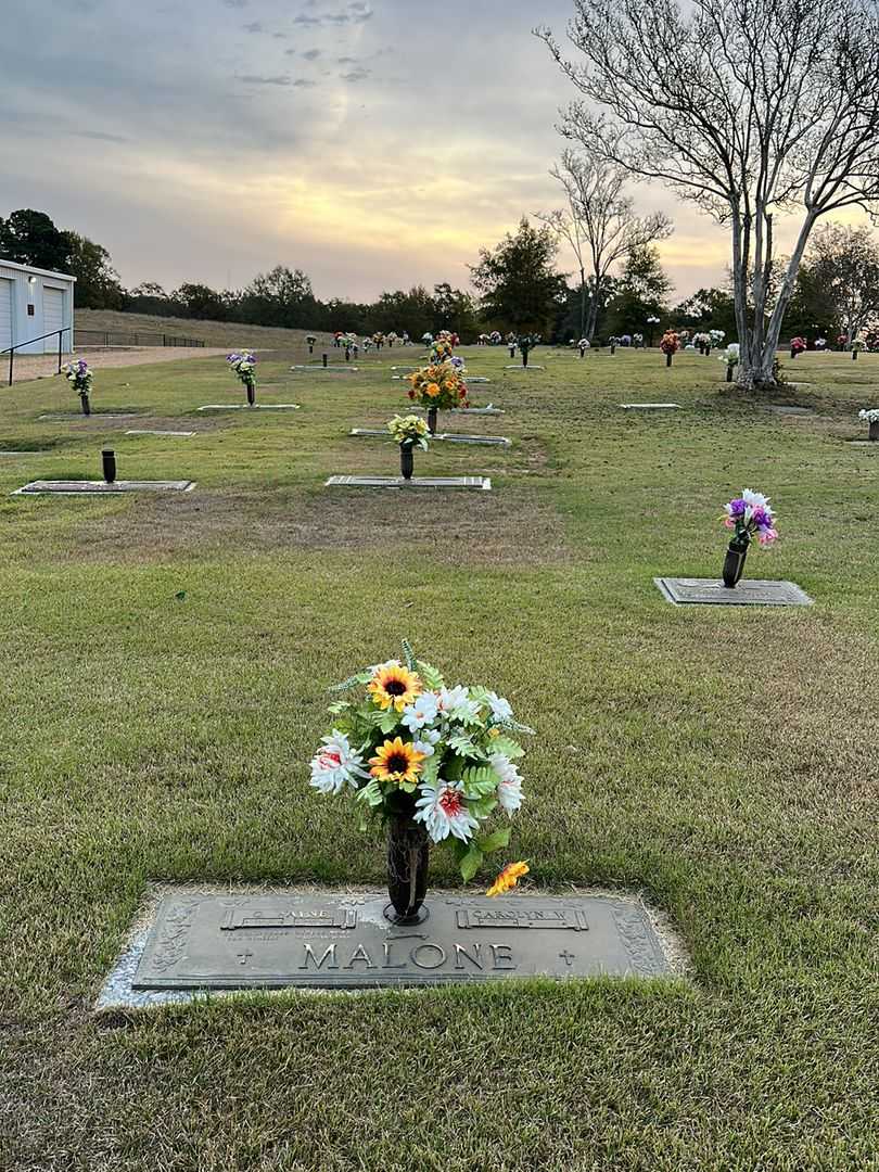 G. Wayne Malone's grave. Photo 2