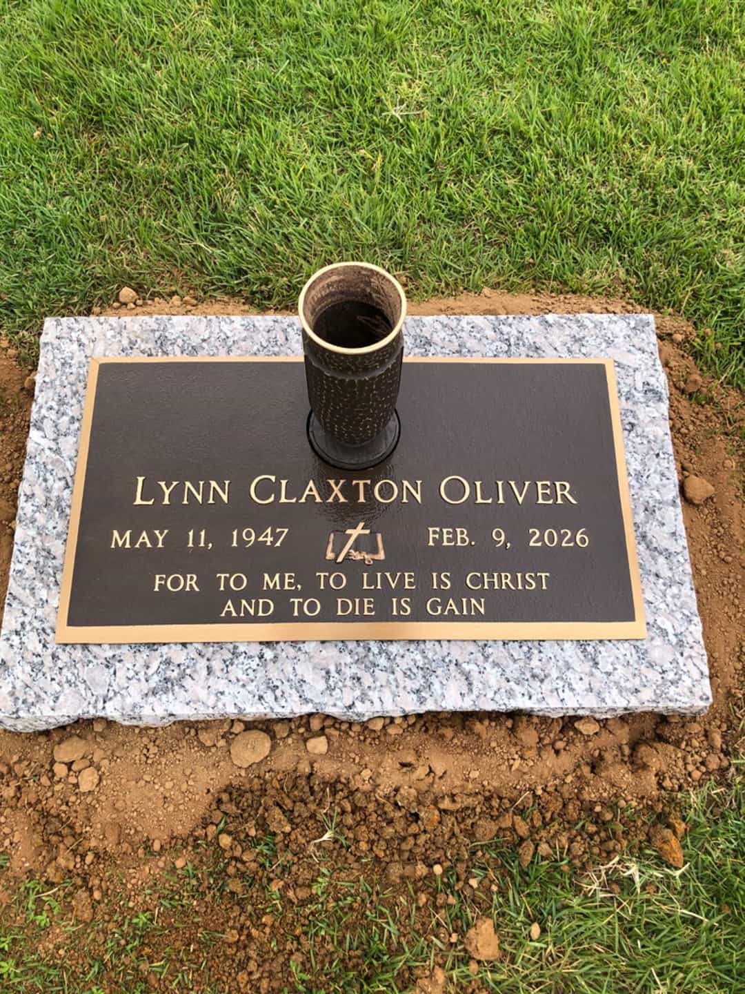 Janie Lynn Claxton Oliver's grave. Photo 1