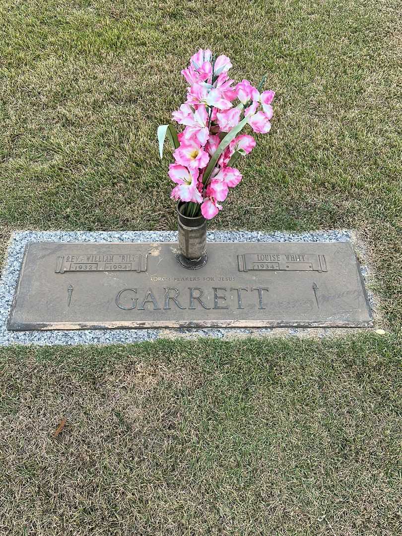 Reverend William "Bill" Garrett's grave. Photo 1
