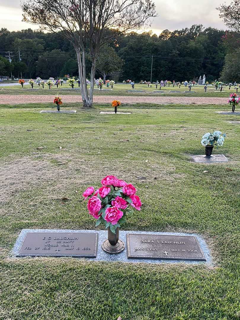 Sara S. Laughlin's grave. Photo 2