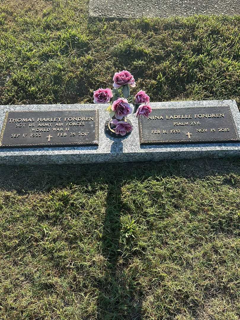 Nina Ladelle Fondren's grave. Photo 1