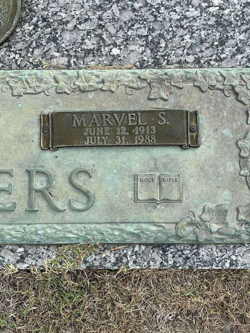 Marvel S. Vickers's grave. Photo 3