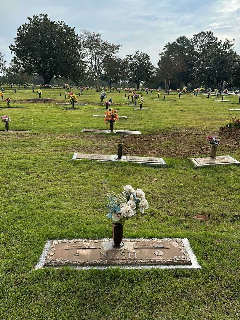 Henry Warren Nash's grave. Photo 2