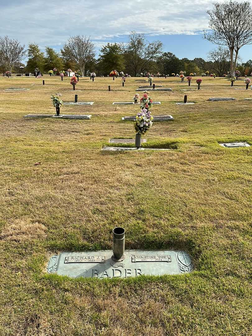 Christine H. "Dee" Bader's grave. Photo 2