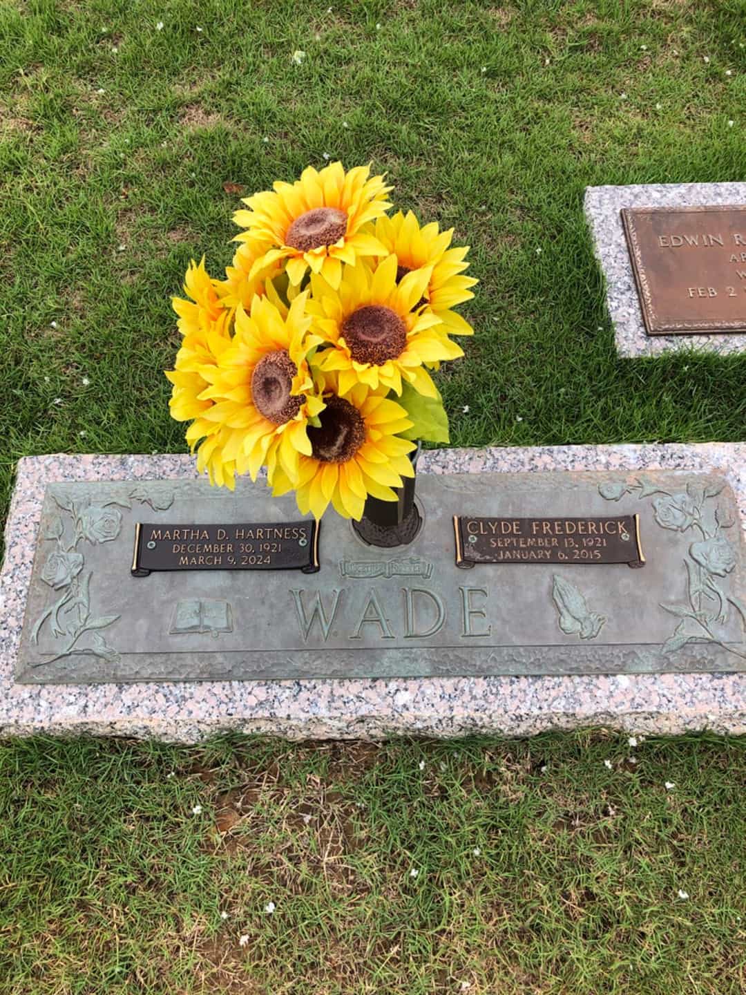 Martha Davis Hartness Wade's grave. Photo 2