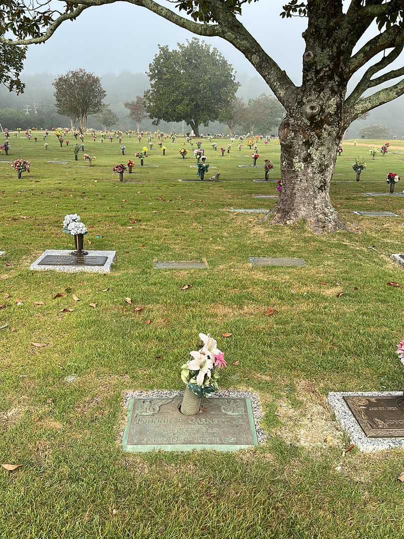 Johnnie B. Garnett Junior's grave. Photo 2