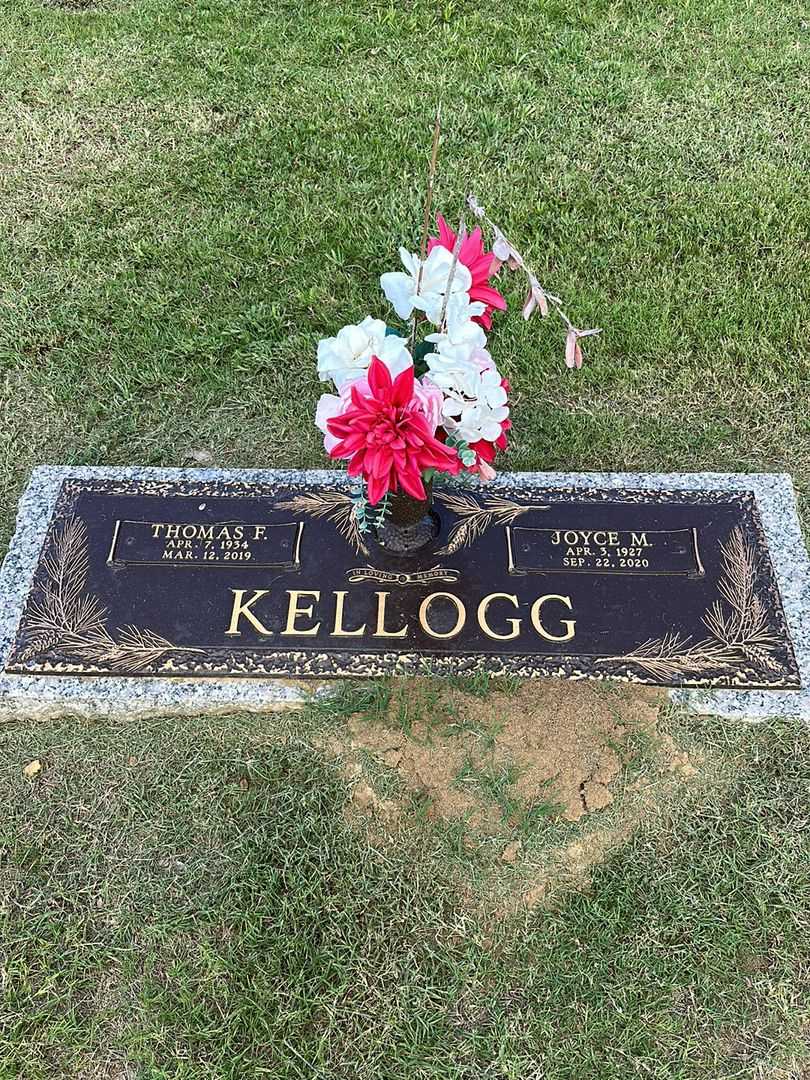 Joyce M. Kellogg's grave. Photo 1