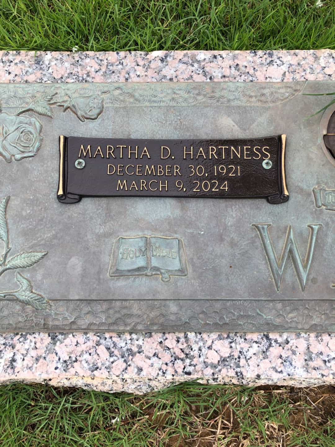 Martha Davis Hartness Wade's grave. Photo 3