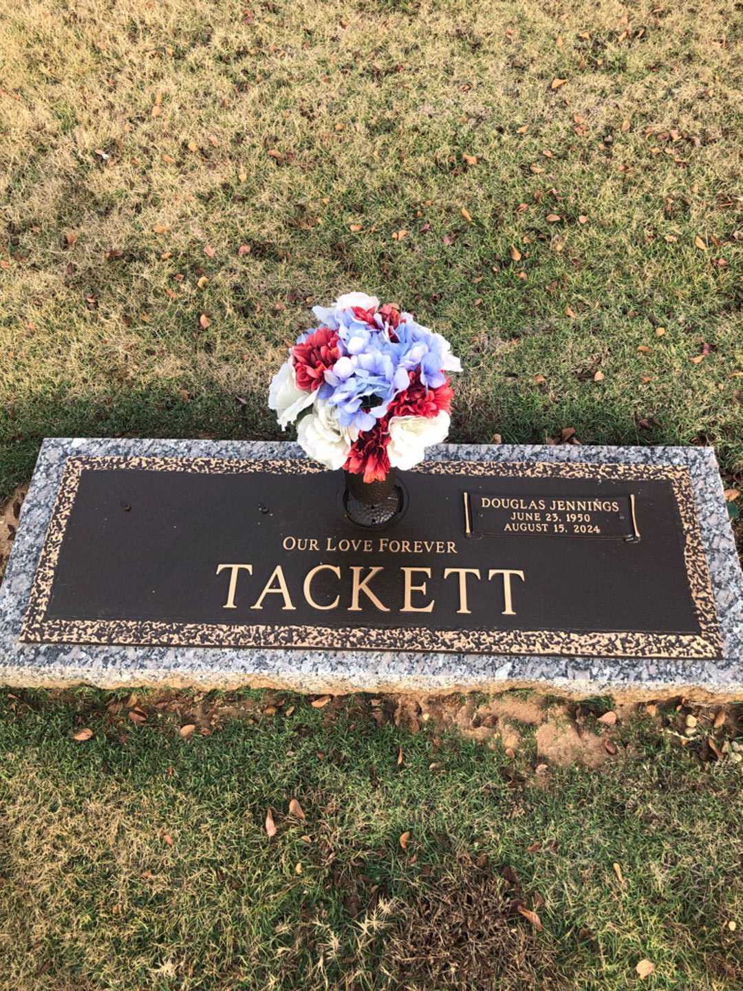 Douglas Jennings "Doug" Tackett's grave. Photo 2
