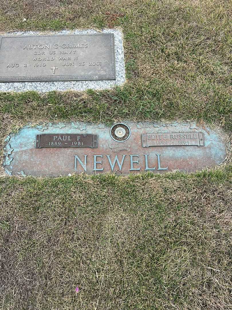 Edith Russell Newell's grave. Photo 1