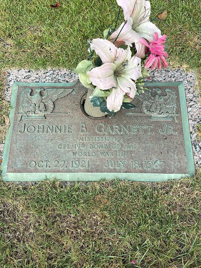 Johnnie B. Garnett Junior's grave. Photo 1