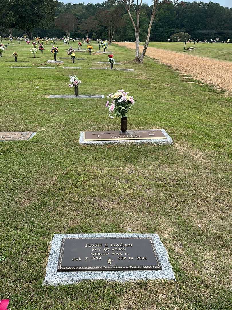 Jessie L. Hagan's grave. Photo 4