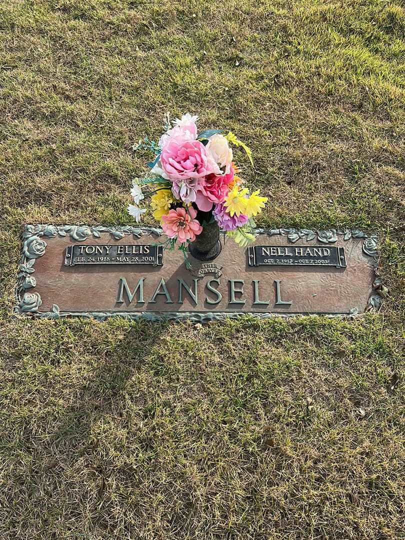 Tony Ellis Mansell's grave. Photo 1