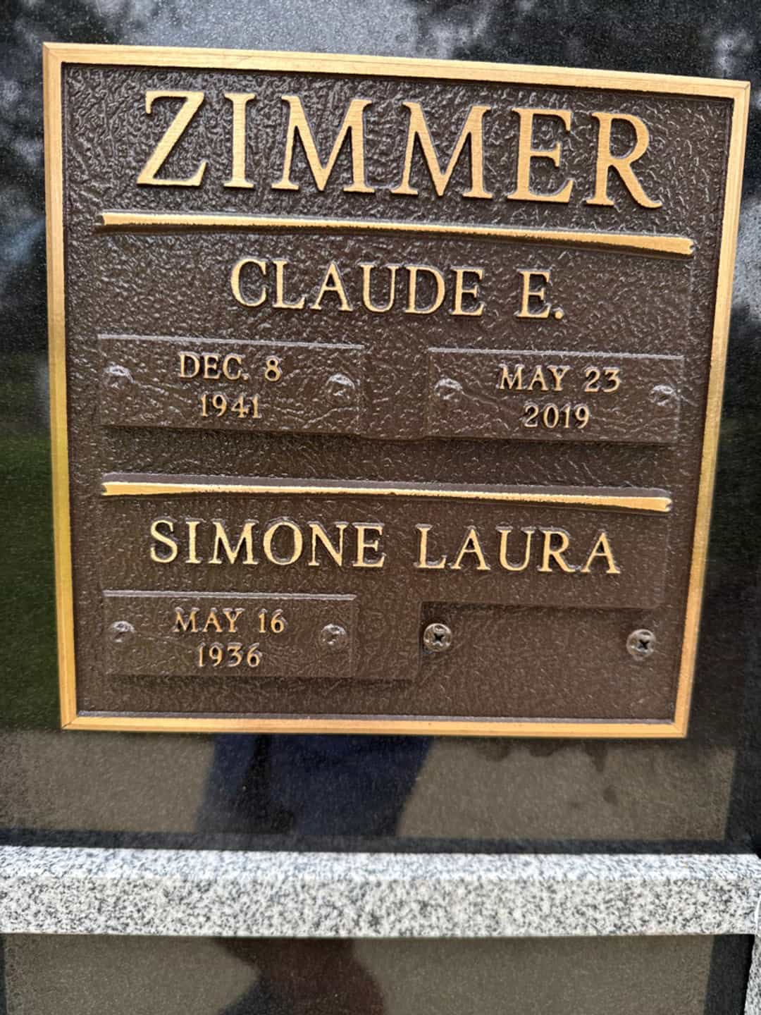 Claude E. Zimmer's grave. Photo 1