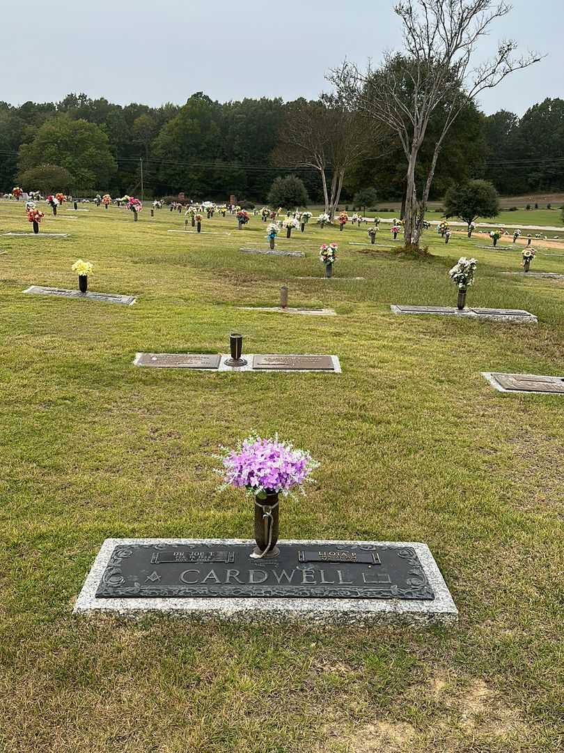 Doctor Joe Thomas Cardwell's grave. Photo 2