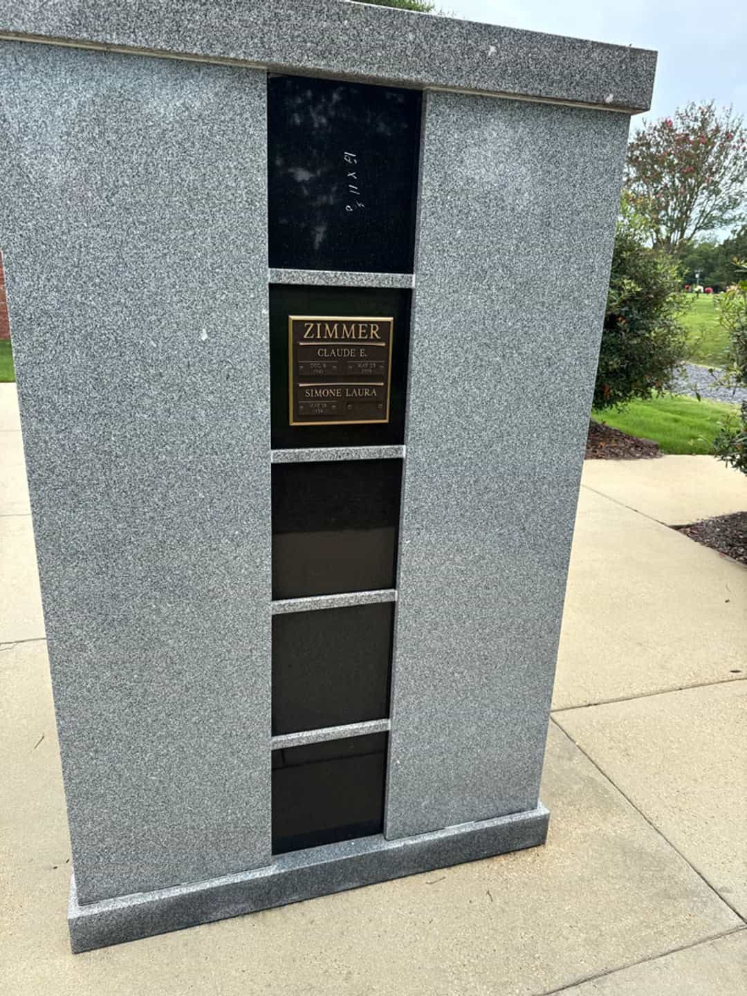 Claude E. Zimmer's grave. Photo 2