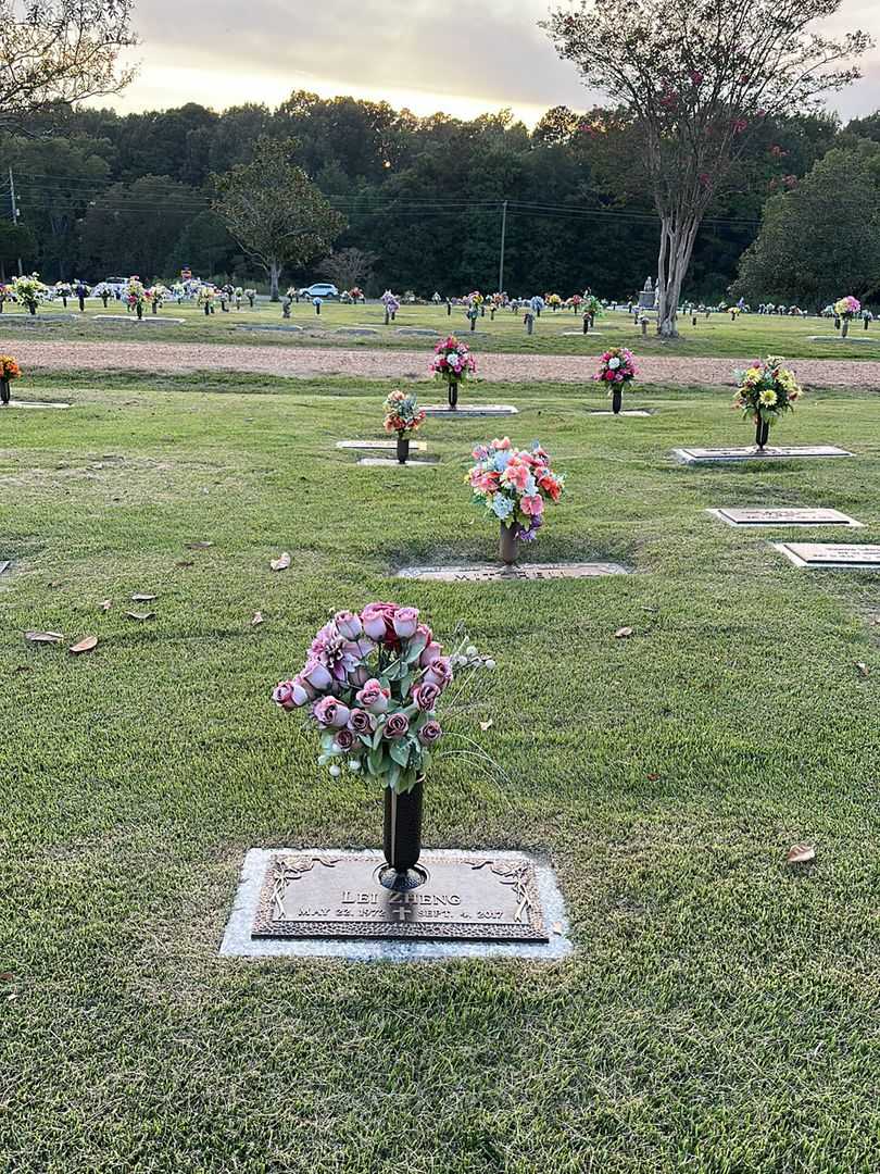 Lei Zheng's grave. Photo 2