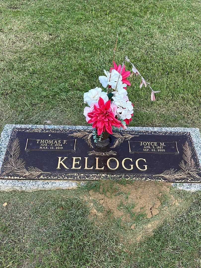 Thomas Floyd Kellogg's grave. Photo 1