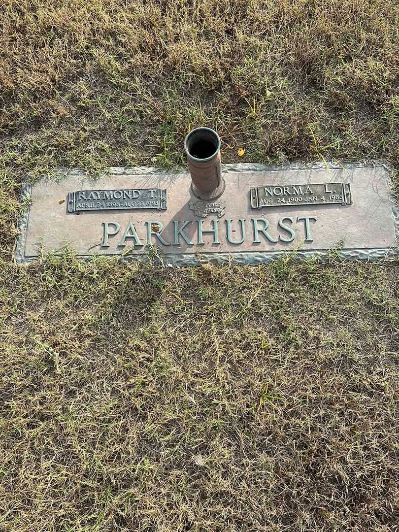 Norma L. Parkhurst's grave. Photo 1