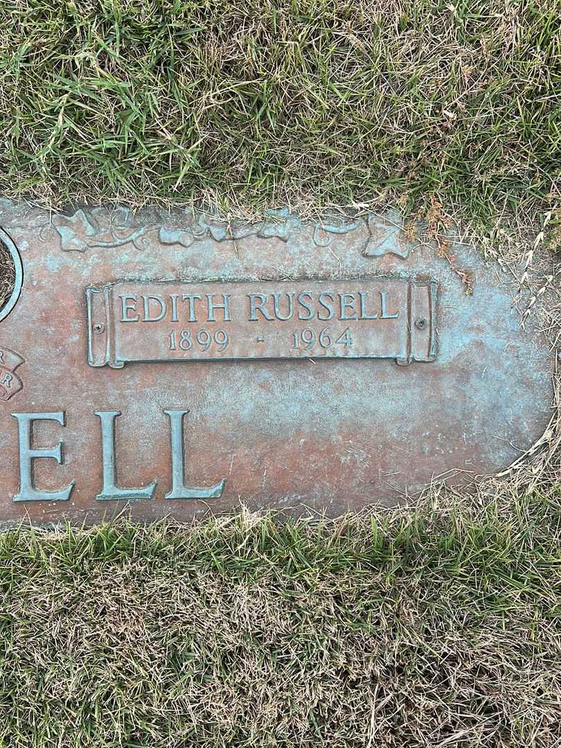 Edith Russell Newell's grave. Photo 3