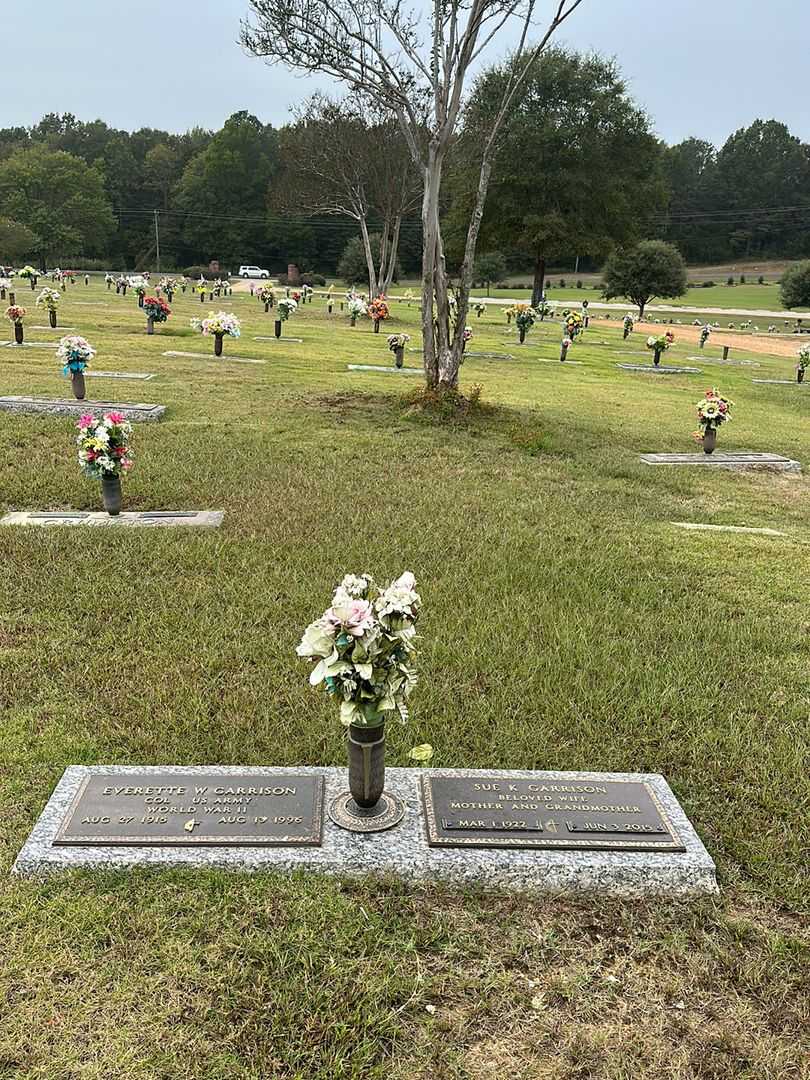 Sue K. Garrison's grave. Photo 2
