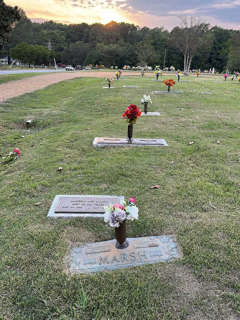 Hester D. Marsh's grave. Photo 2