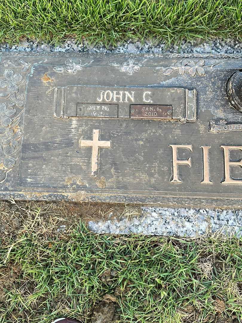 John C. Fields's grave. Photo 3