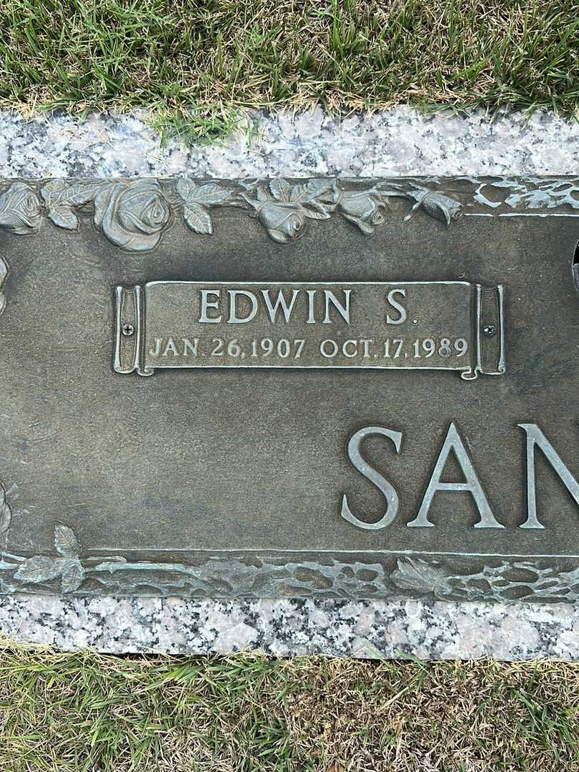 Edwin S. Sanders's grave. Photo 3