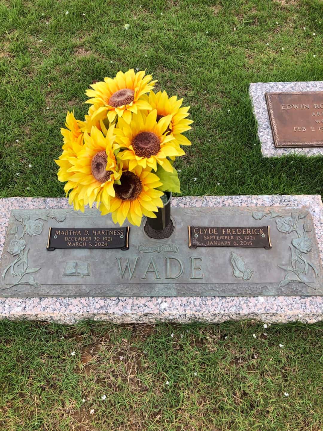 Clyde Frederick Wade's grave. Photo 2