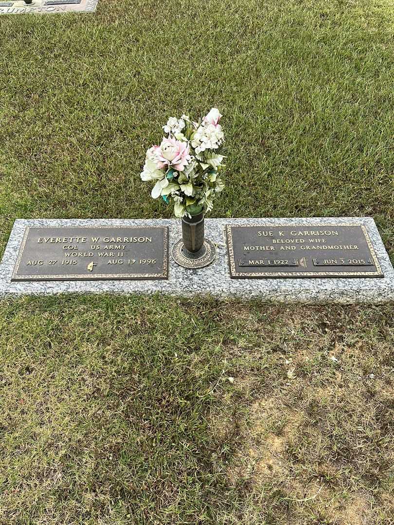 Sue K. Garrison's grave. Photo 1