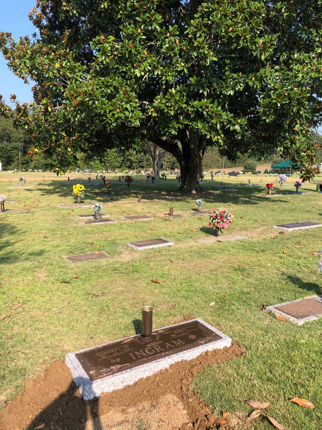 Leonard Lee Ingram Junior's grave. Photo 2