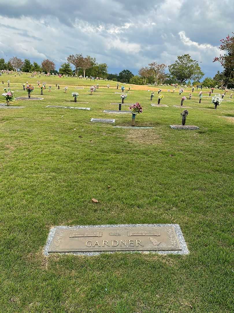 Milburn "Skip" Gardner's grave. Photo 2