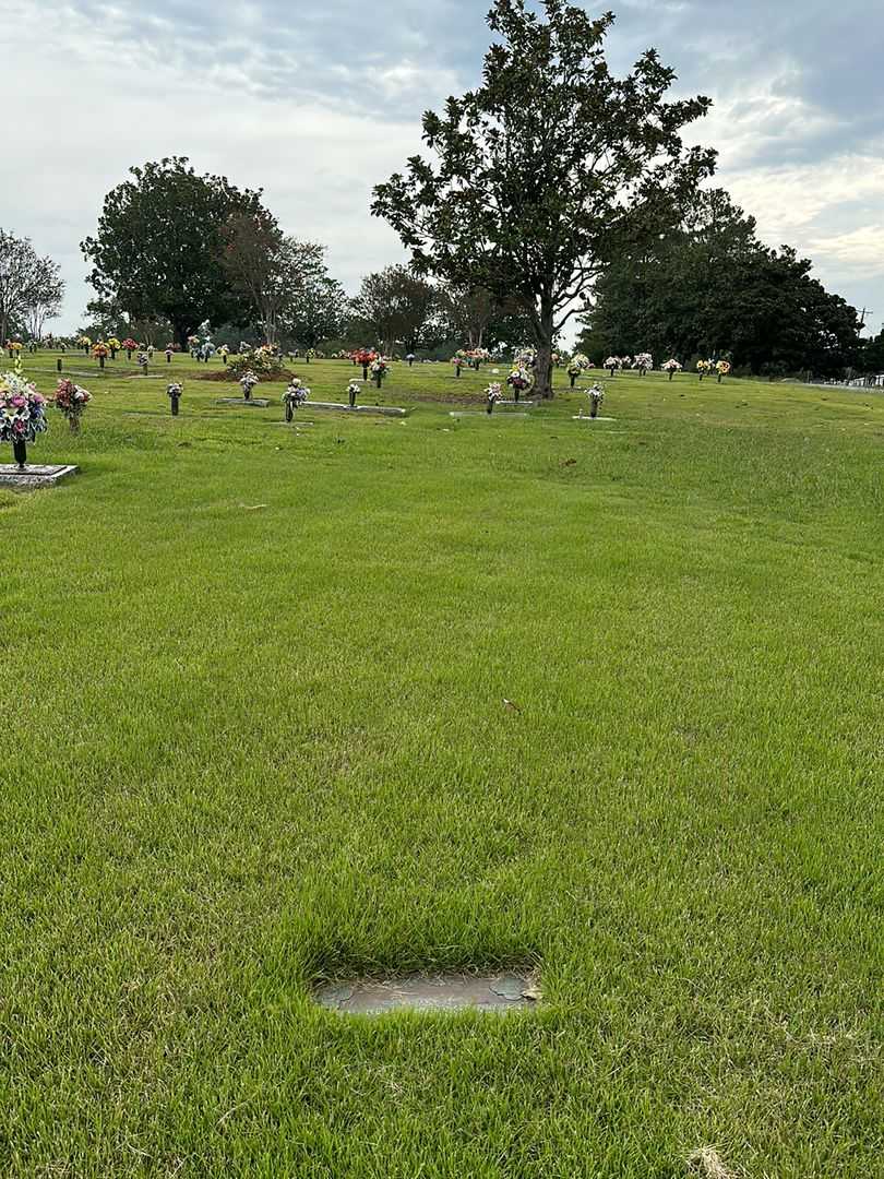 Nathaniel Lawrence Albert's grave. Photo 2