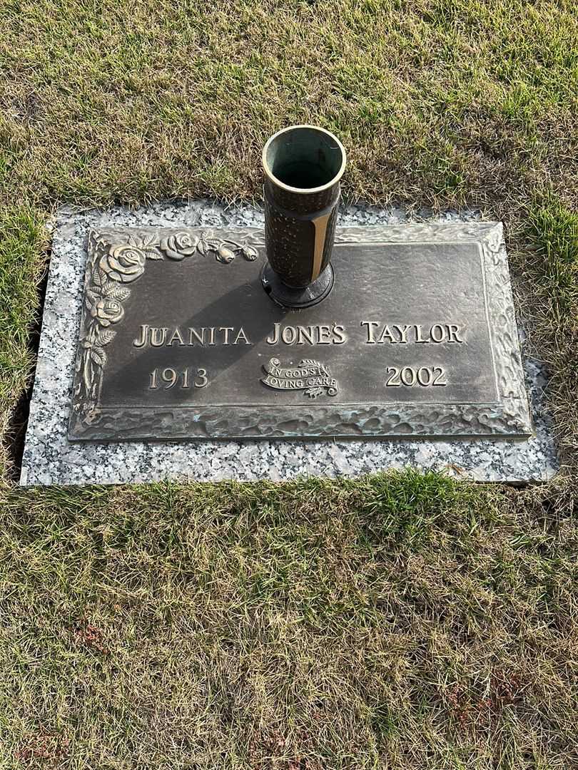 Juanita Jones Taylor's grave. Photo 1