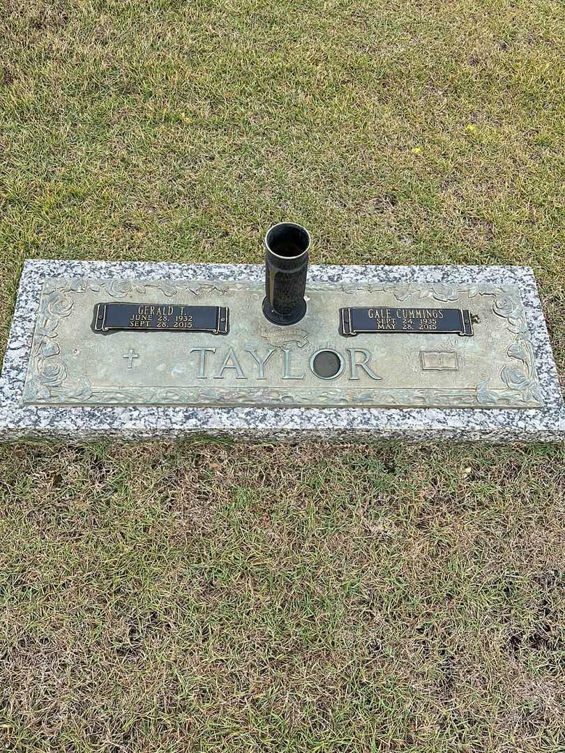 Gale Cummings Taylor's grave. Photo 1