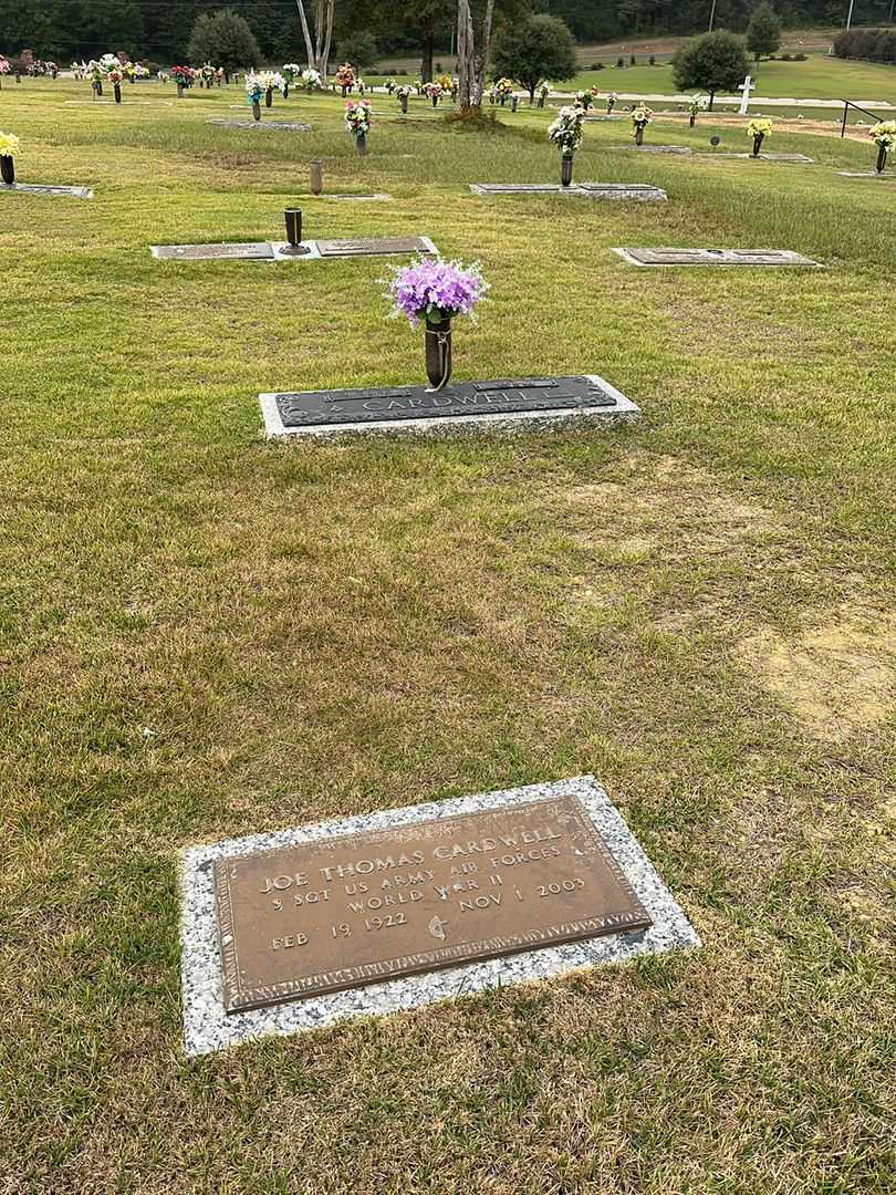 Doctor Joe Thomas Cardwell's grave. Photo 4