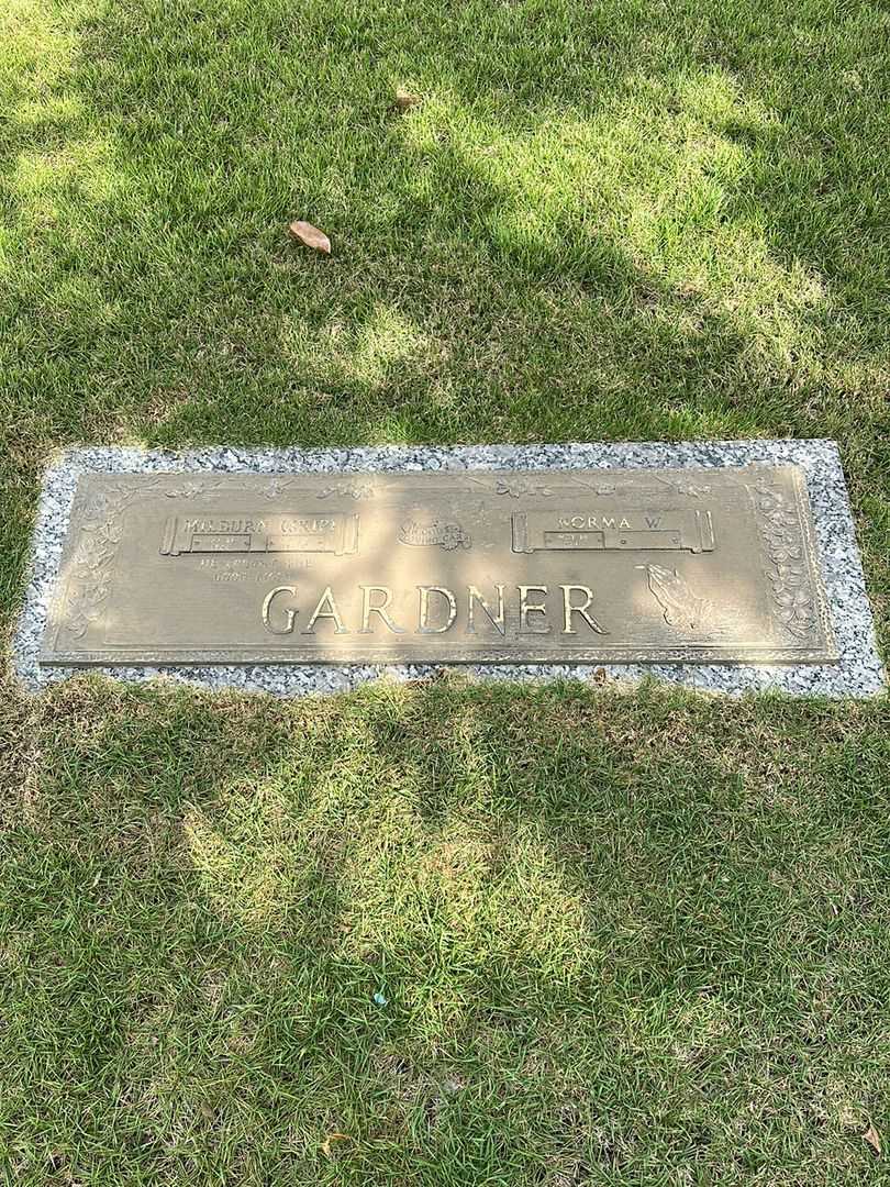 Milburn "Skip" Gardner's grave. Photo 1