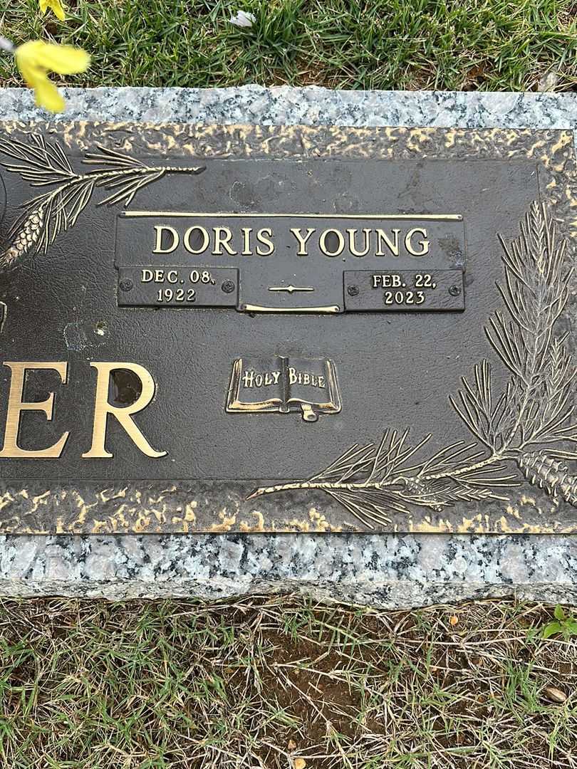 Doris Young Parker's grave. Photo 3